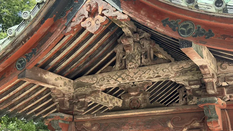 Carved timber detail of Suibansha