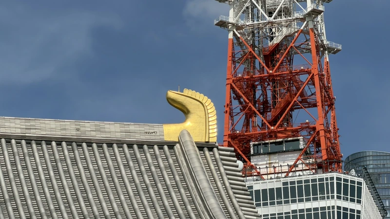 Golden shibi roof ornament of Daiden with Tokyo Tower