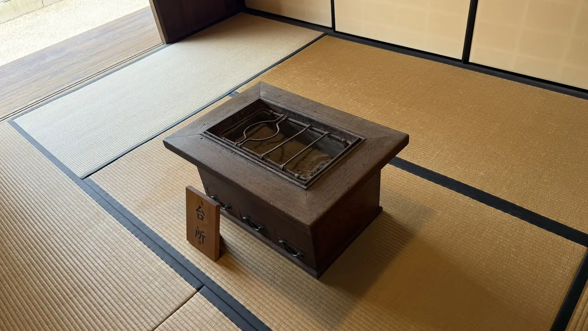 Hearth set into the tatami room of the former Ishibashi residence kitchen