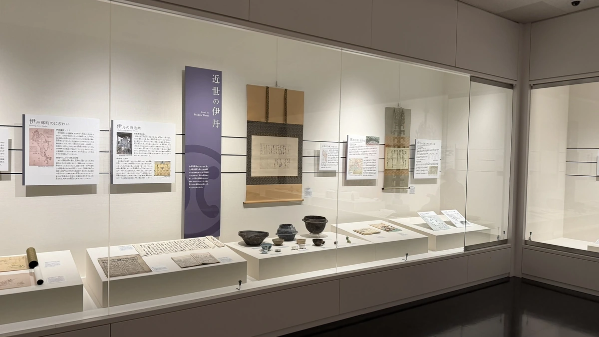 Display case on early-modern Itami covering sake brewing and Araki Murashige