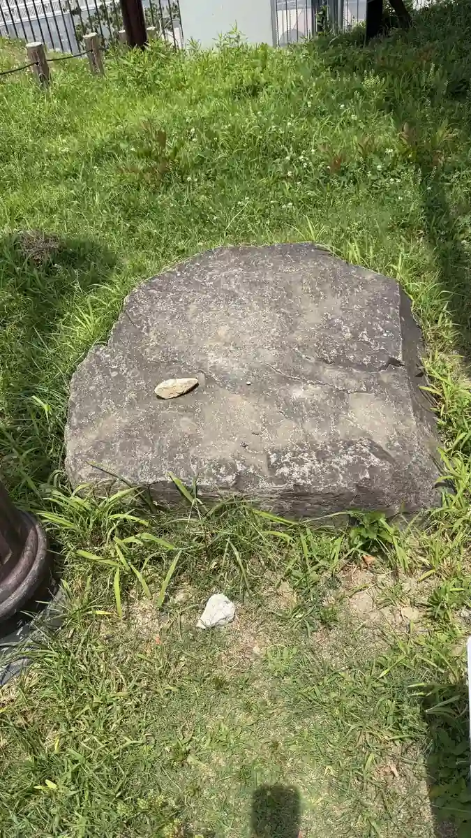 Large stepping stone found in the excavation of Arioka Castle