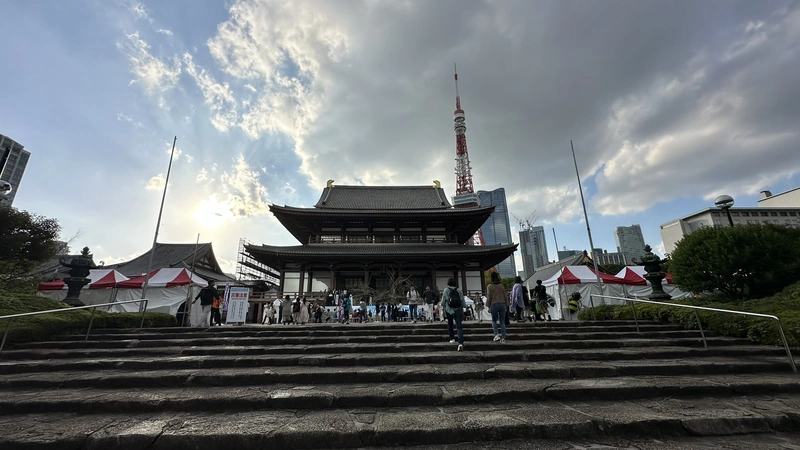 Front of Daiden and its broad stairway