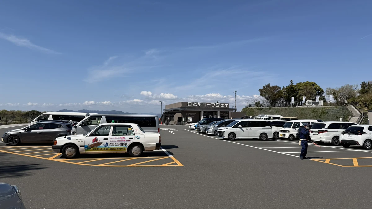The car park next to the Nihondaira Ropeway station with cars parked in it