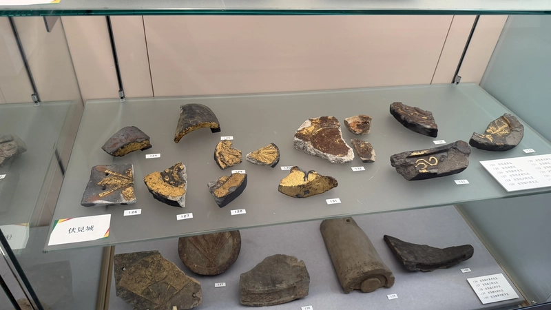 伏見城跡出土の金箔瓦群