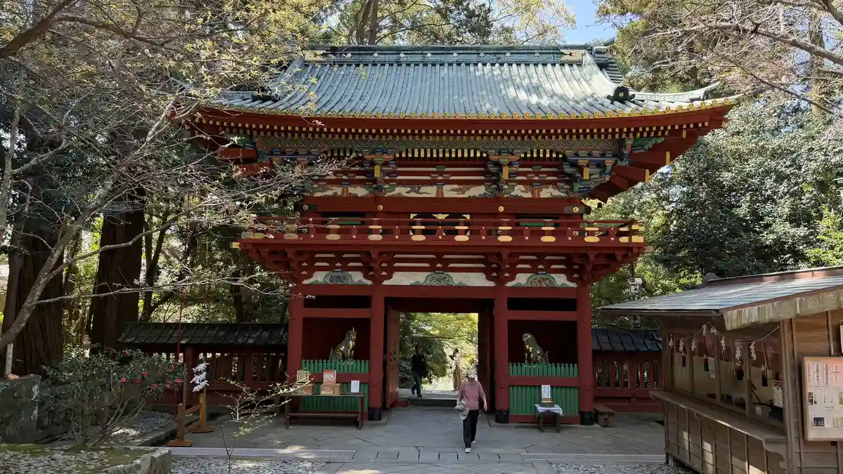 The Romon gate from inside the precinct, showing vermilion columns and copper-tiled roofs