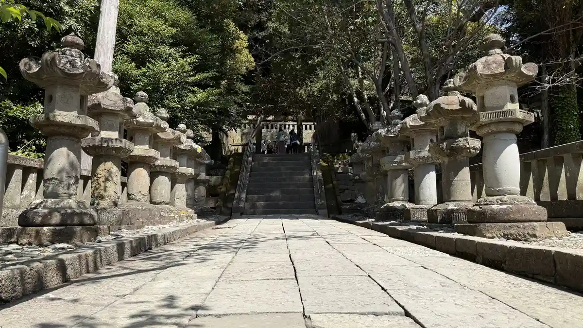 The mausoleum approach photographed low down, with steps continuing between the stone lanterns