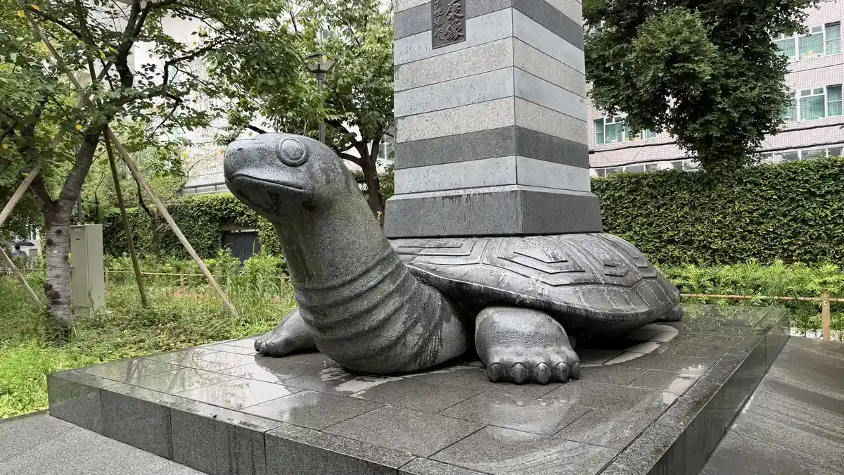 徳川家康像の周辺を撮影した写真