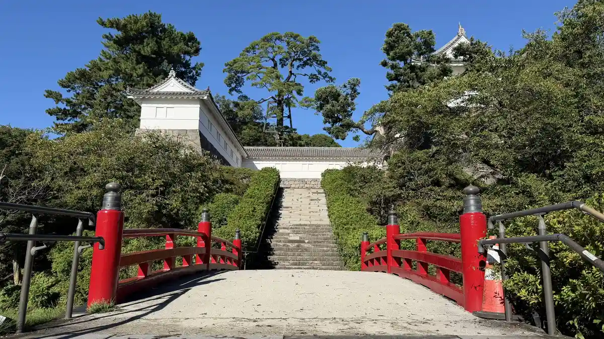 Bridge leading up to the Tokiwagi Gate, seen from another angle