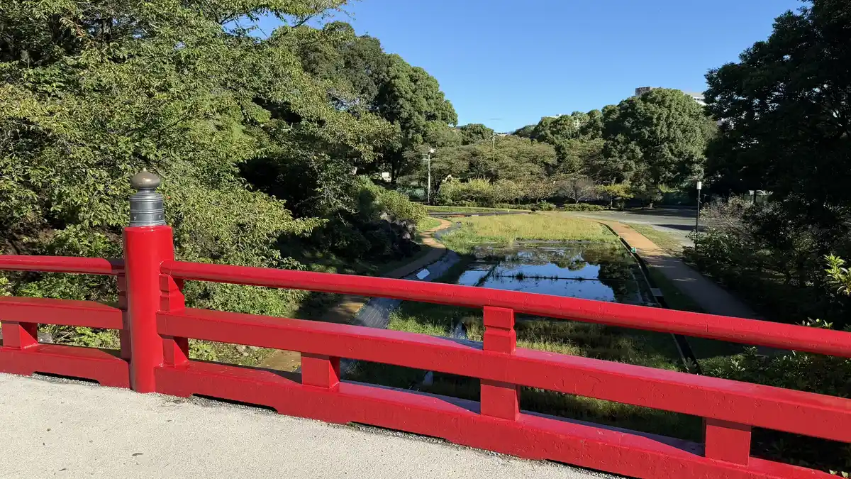 Red-railed bridge over the former east moat of the honmaru