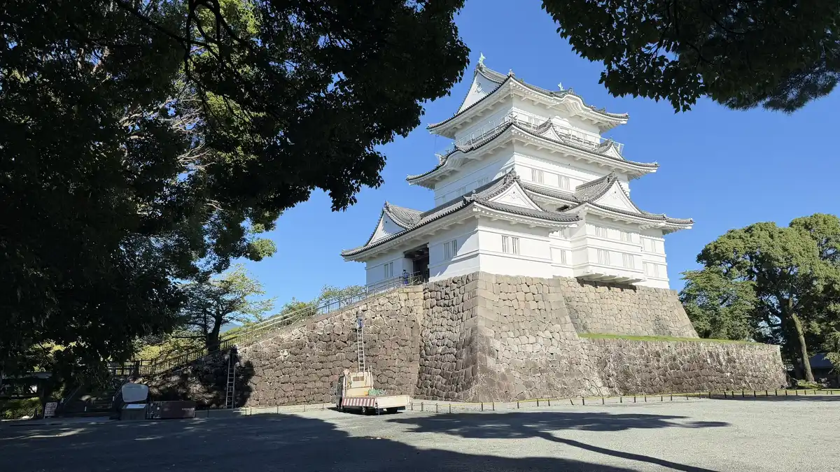 Odawara Castle keep on its high stone base, seen from the Honmaru square