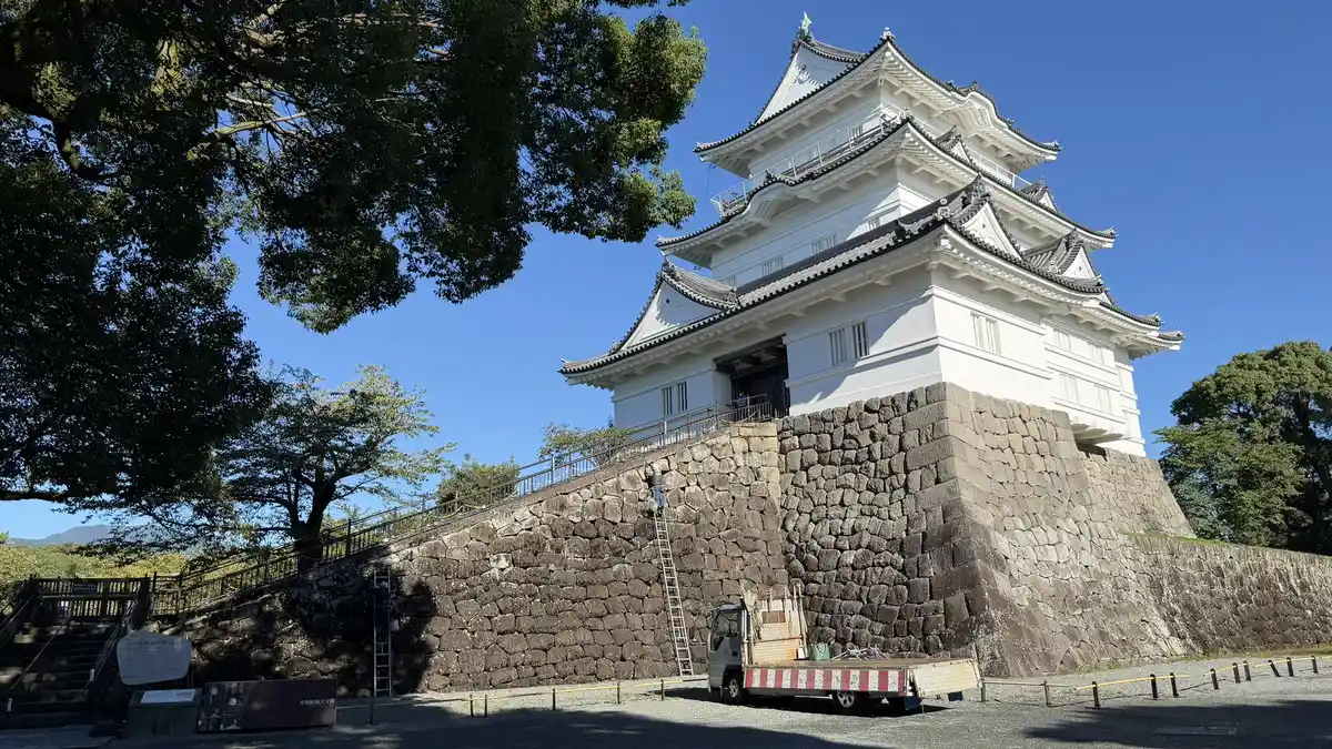 Odawara Castle keep rising above its stone base, seen from the Honmaru square