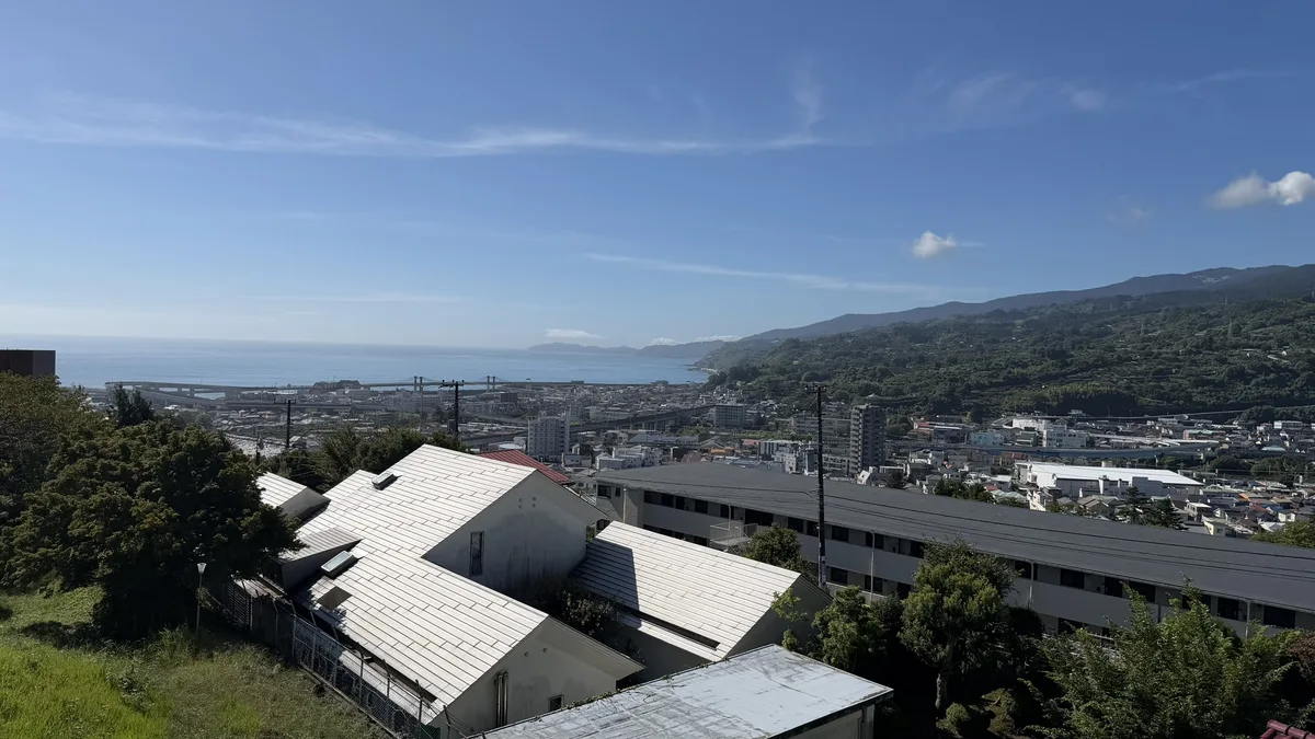 Town and Sagami Bay seen from the top of the Shinbori ramparts