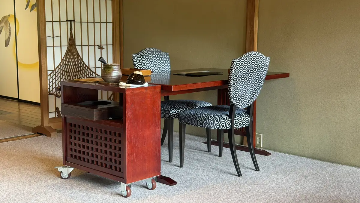Red table and chairs set in a Japanese-style room