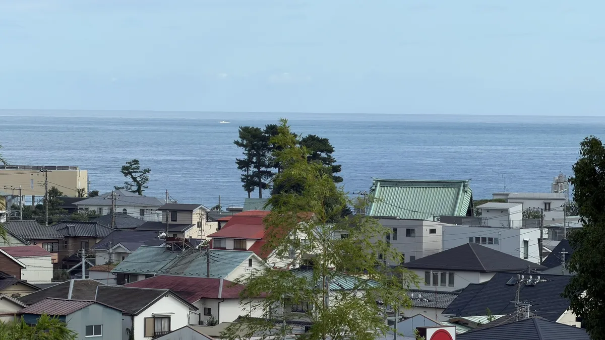 Sagami Bay beyond rooftops, seen from inside Seikantei