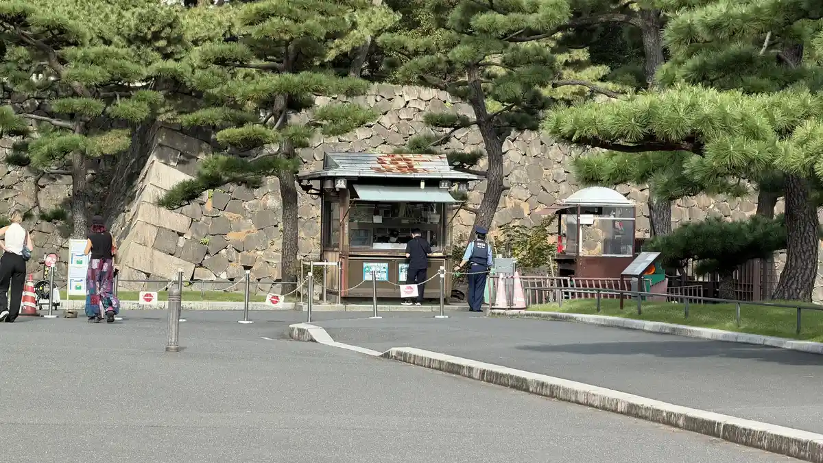 桔梗門前の受付設備
