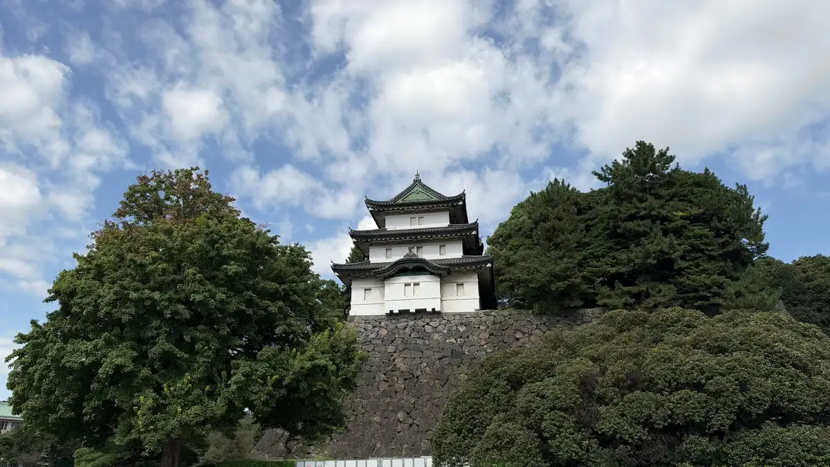 富士見櫓を正面から見上げる