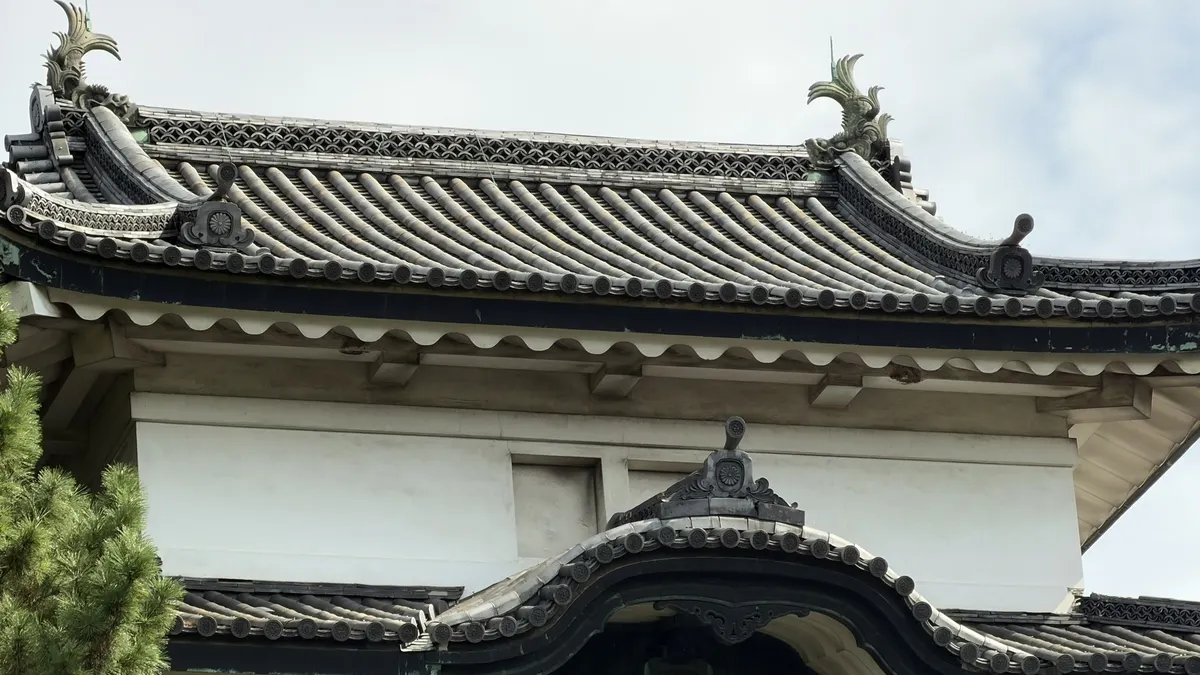富士見櫓の鯱と屋根の近景