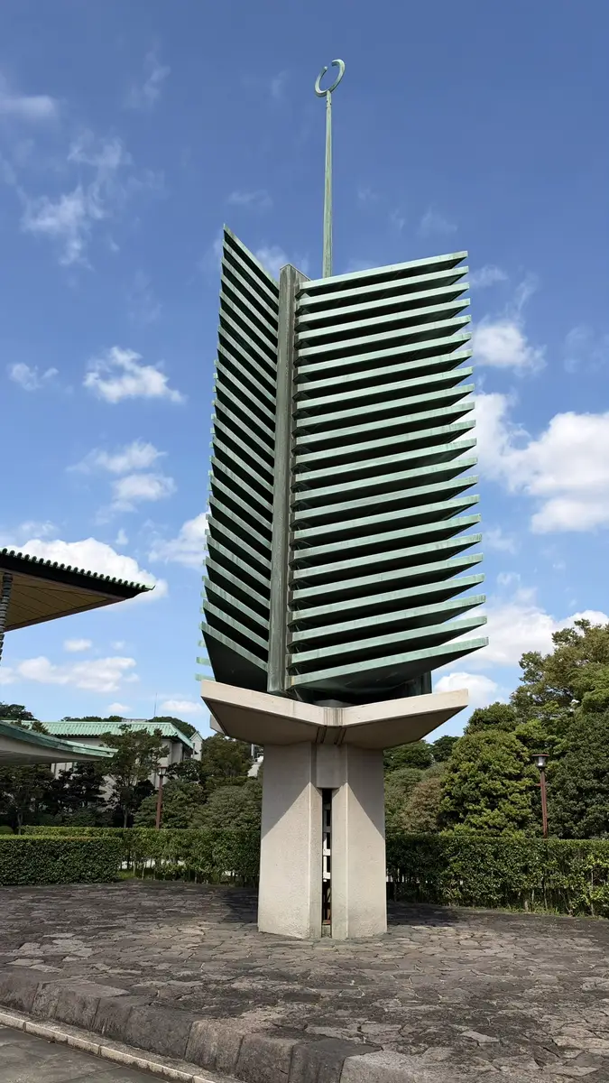 松の塔の全景