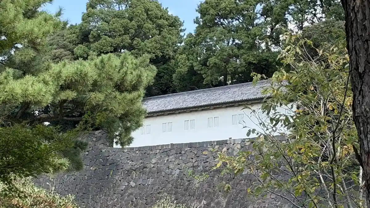 富士見多聞の白壁と瓦屋根