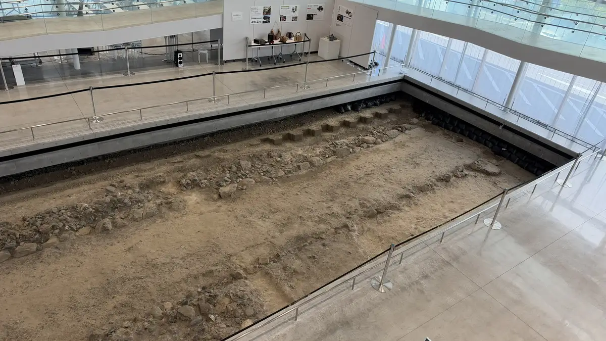Overhead view of the late Sengoku roadway and stone walls