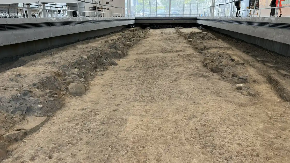 View along the excavated roadway