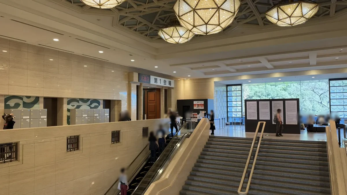 Stairs and an escalator leading to the first Daitokuji exhibition gallery in the Heiseikan lobby