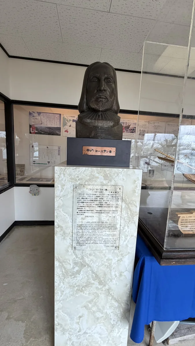 Jan Joosten bust inside the museum