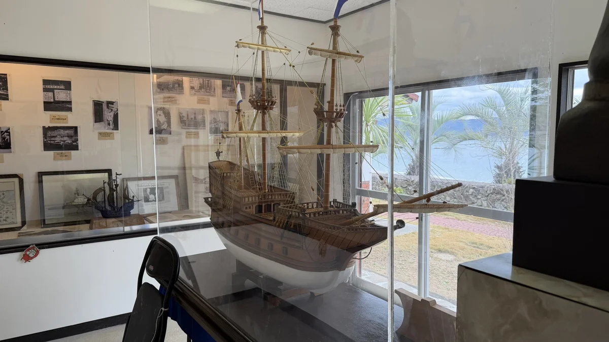 Stern view of the De Liefde model