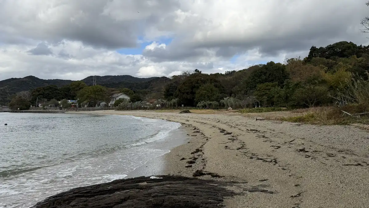 Wide view of Kuroshima's shore