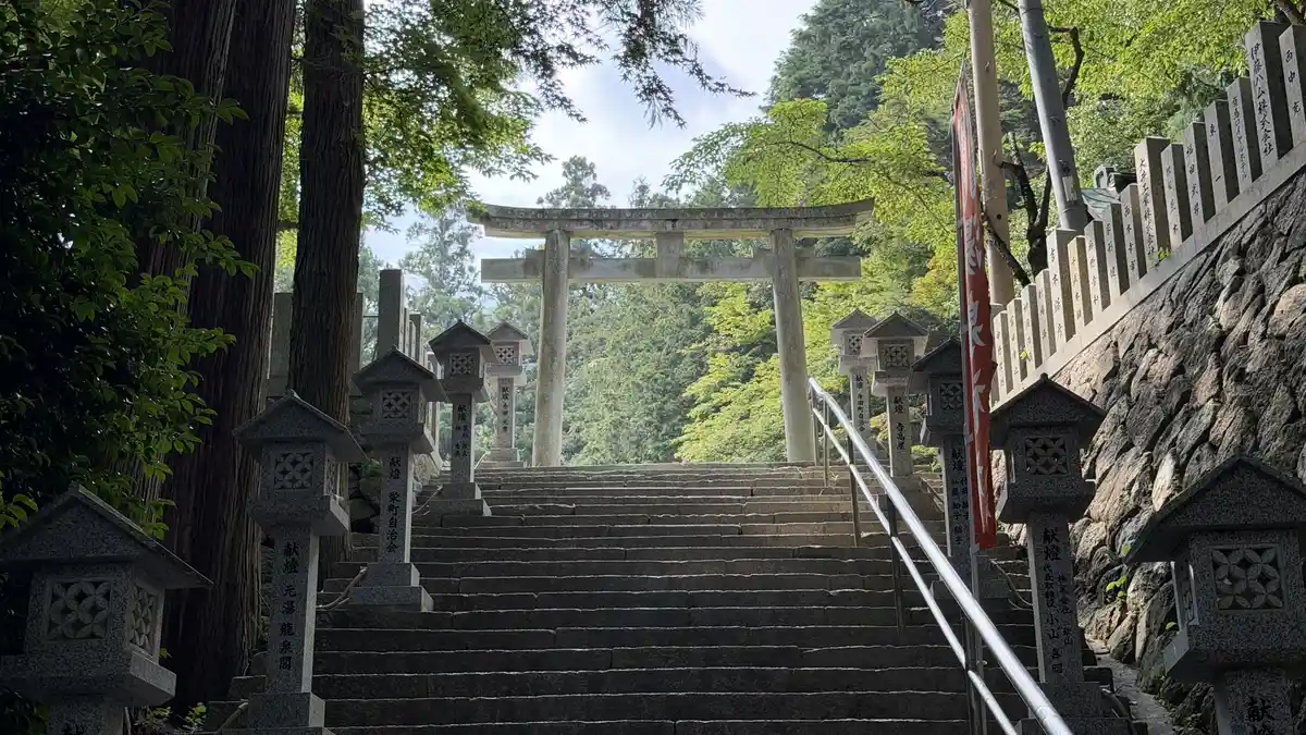 The torii gate at the top of the steps, seen from the front.